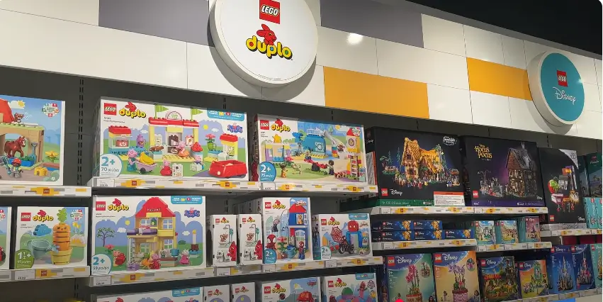 lego store at woodland mall