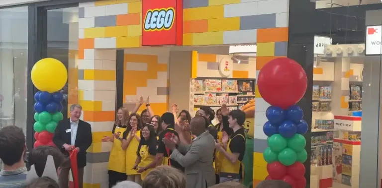 lego store woodland mall