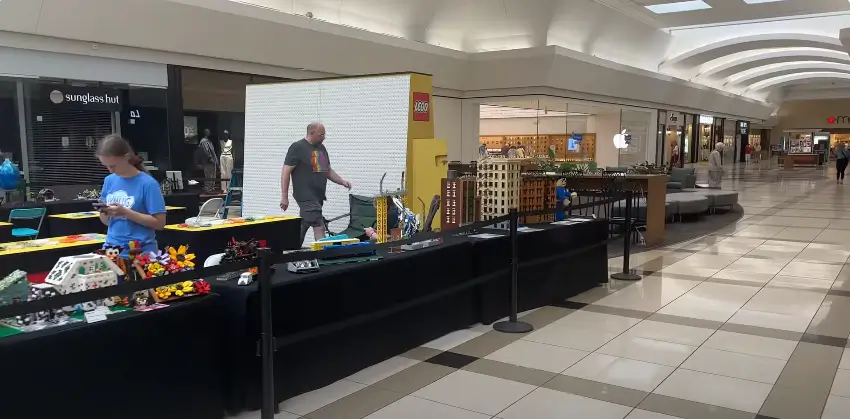lego store woodland mall picture