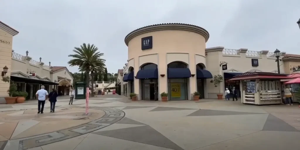 carlsbad premium outlet front view
