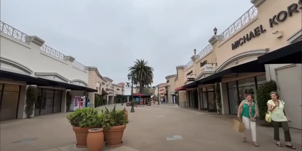 carlsbad premium outlet photos