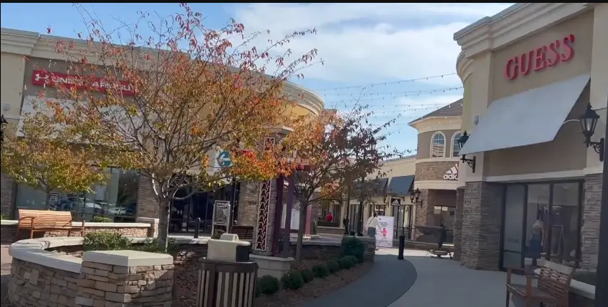 charlotte premium outlets photos