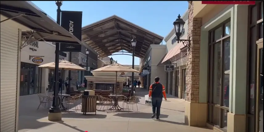 charlotte premium outlets picture