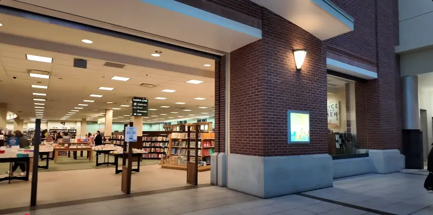 oak park mall photo