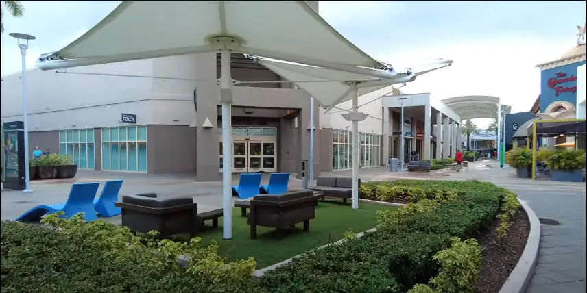 sawgrass mills beautiful view