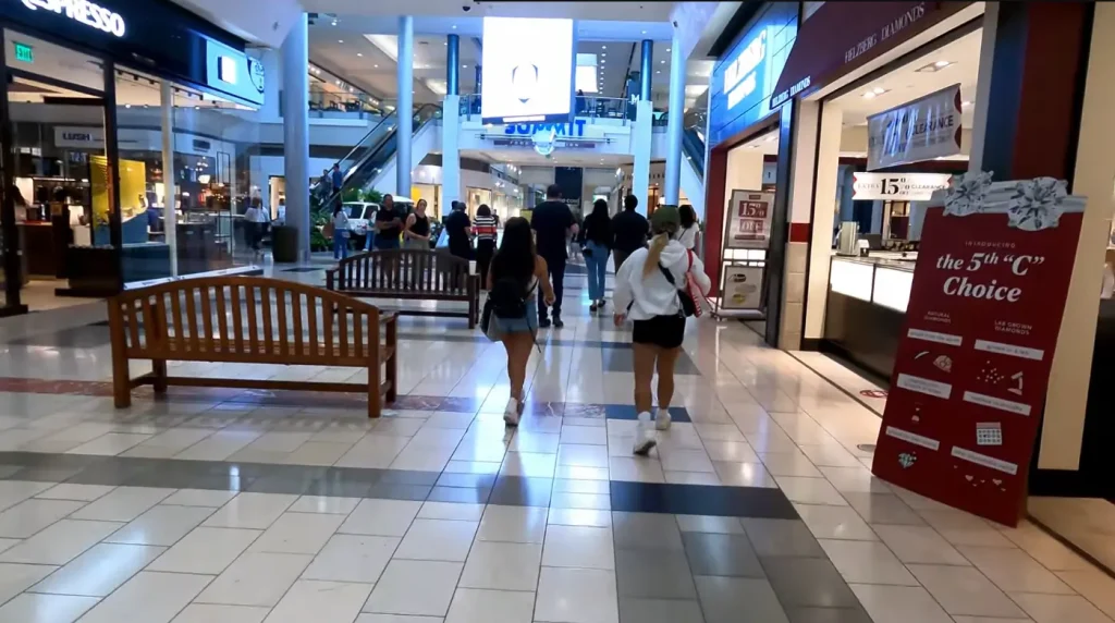 washington square mall walking tour